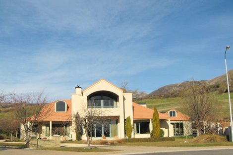 Photo of property in 7 Oakwood Place, Wanaka, 9305