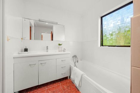 Photo of property in 1/22 Cornelian Crescent, Half Moon Bay, Auckland, 2012