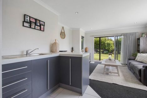 Photo of property in 12 Haden Place, Omokoroa, 3114