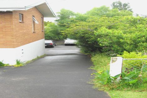 Photo of property in 2/555 Glenfield Road, Glenfield, Auckland, 0629