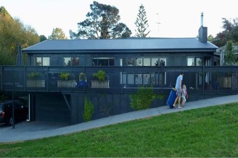 Photo of property in 61a Fairmount Road, Titirangi, Auckland, 0604