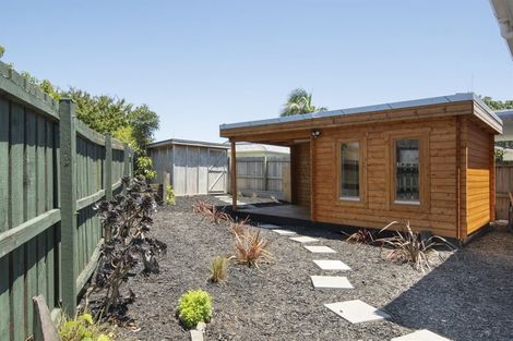 Photo of property in 4 Tahara Crescent, Mount Maunganui, 3116