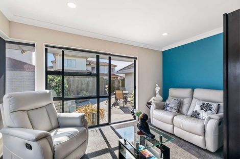 Photo of property in 2/83 Meadowland Drive, Somerville, Auckland, 2014