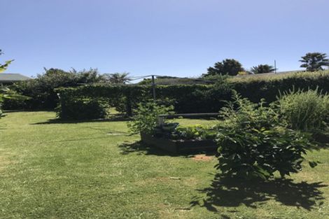 Photo of property in 35 Puriri Crescent, Edgecumbe, 3120