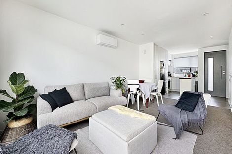 Photo of property in 30 Cessna Crescent, Mangere, Auckland, 2022