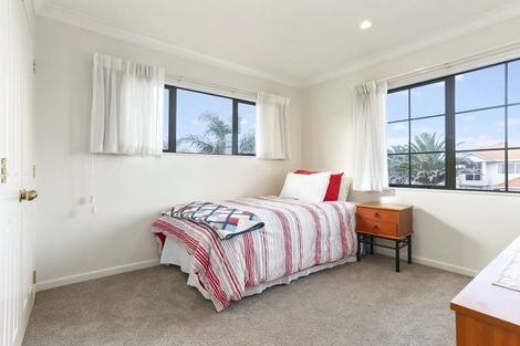 Photo of property in 8 Waimanu Bay Drive, Te Atatu Peninsula, Auckland, 0610