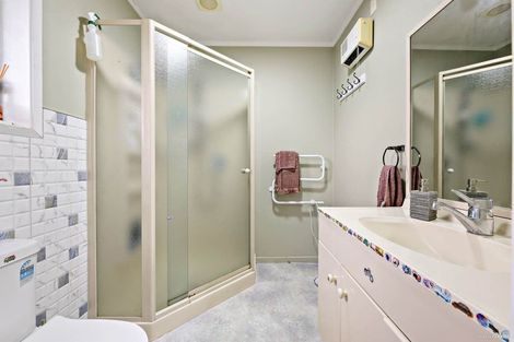 Photo of property in 12 Glengowan Place, Conifer Grove, Takanini, 2112