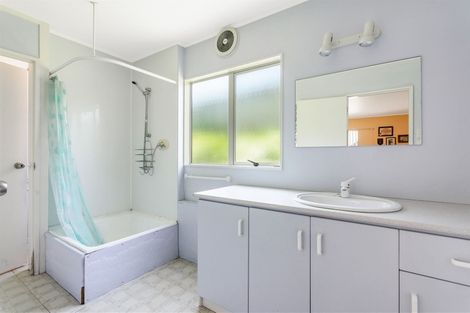Photo of property in 129a View Road, Sunnyvale, Auckland, 0612