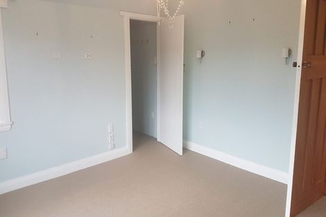 Photo of property in 17 Saint Michaels Crescent, Kelburn, Wellington, 6012