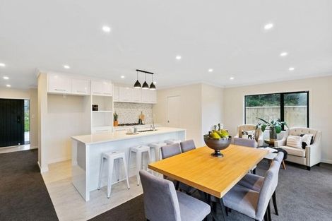 Photo of property in 6 Pihipihi Way, Crofton Downs, Wellington, 6035