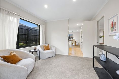 Photo of property in 25 Dairyland Drive, East Tamaki Heights, Auckland, 2016