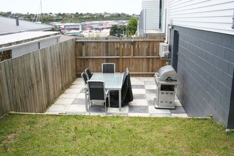 Photo of property in 16b Woodall Place, Totara Vale, Auckland, 0627