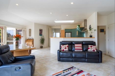 Photo of property in 17 Barrett Drive, Waikanae Beach, Waikanae, 5036