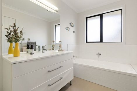 Photo of property in 9 Cooper Crescent, Cambridge, 3434