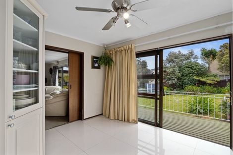 Photo of property in 1/2c Sunnynook Road, Sunnynook, Auckland, 0620