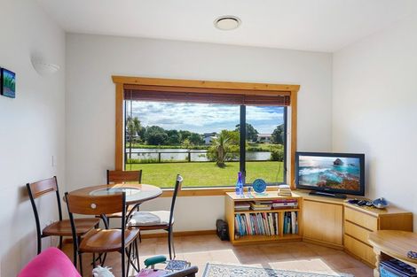 Photo of property in 7 Marewa Place, Waikanae Beach, Waikanae, 5036