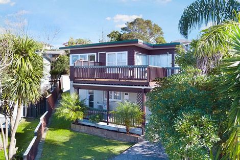 Photo of property in 28 Manhattan Heights, Glendene, Auckland, 0602