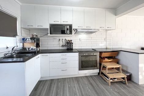 Photo of property in 9/1 Glen Road, Browns Bay, Auckland, 0630