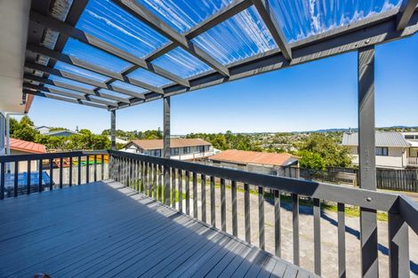 Photo of property in 4/89a Royal Road, Massey, Auckland, 0614