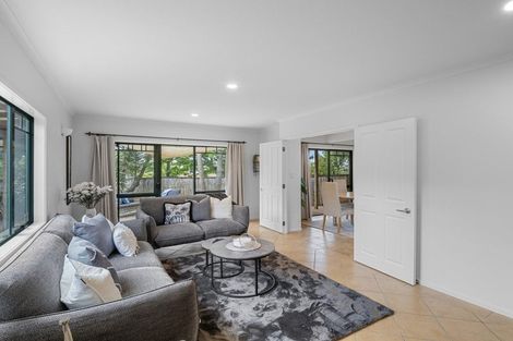 Photo of property in 2/62 Target Road, Totara Vale, Auckland, 0629