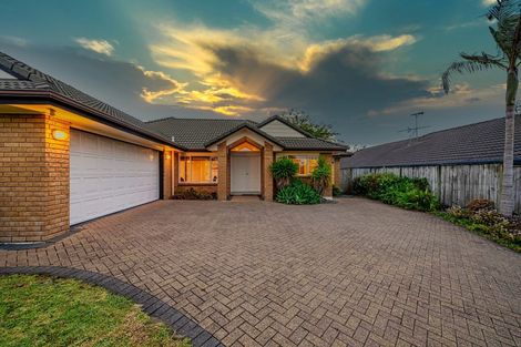 Photo of property in 103 Golfland Drive, Golflands, Auckland, 2013