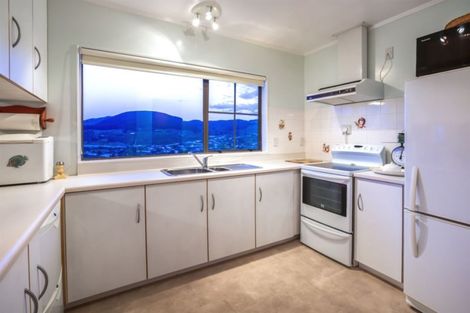 Photo of property in 2 Saint Aidans Way, Tawa, Wellington, 5028