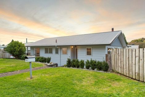 Photo of property in 28 Dingadee Street, Welcome Bay, Tauranga, 3112