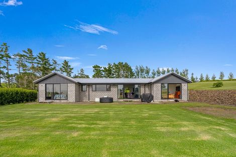 Photo of property in 4 Matahehe Lane, Tinopai, Matakohe, 0593