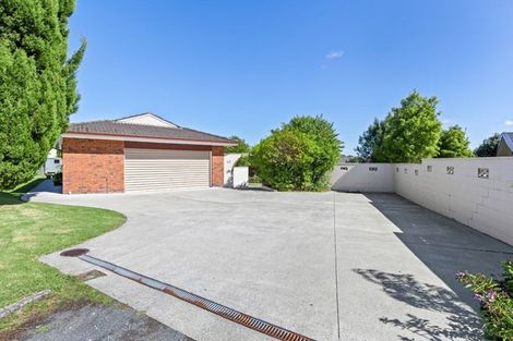 Photo of property in 17 Scanlen Terrace, Kelston, Auckland, 0602