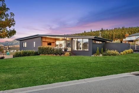 Photo of property in 7 Diamond Lane, Wanaka, 9305
