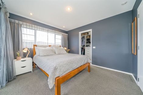 Photo of property in 77 Sunstone Crescent, Timberlea, Upper Hutt, 5018