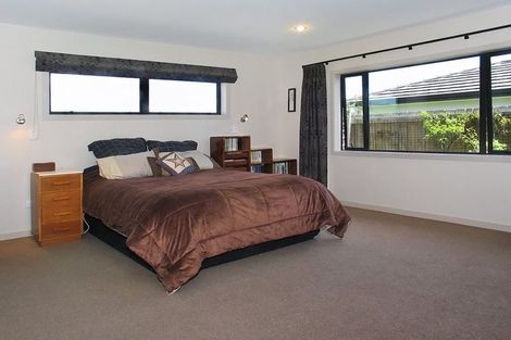 Photo of property in 77 Aotea Drive, Aotea, Porirua, 5024