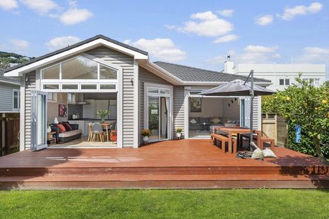 Photo of property in 5 Streatlam Crescent, Strathmore Park, Wellington, 6022