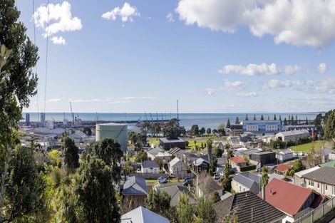 Photo of property in 15 Weston Street, Moturoa, New Plymouth, 4310