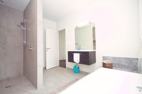 Photo of property in 2b Kaniera Terrace, Cambridge, 3434