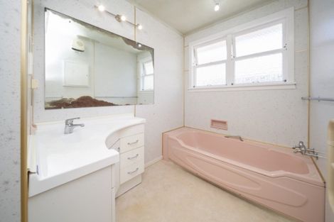 Photo of property in 18 Reid Avenue, Hawera, 4610