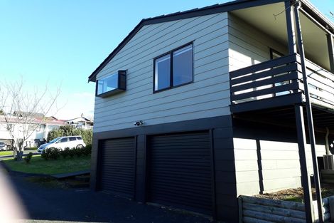Photo of property in 2 The Glade South, Pukekohe, 2120