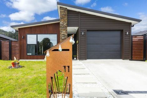 Photo of property in 11 Buddle Road, Wallaceville, Upper Hutt, 5018