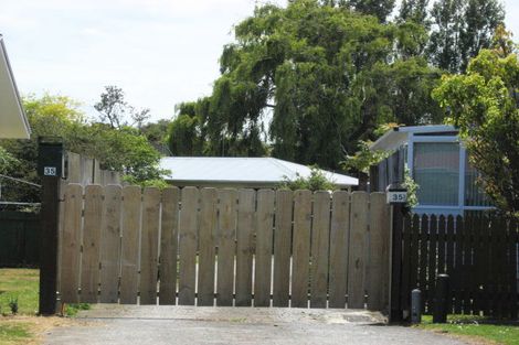 Photo of property in 35 Tarata Crescent, Mangere Bridge, Auckland, 2022