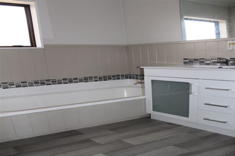 Photo of property in 11 Kaanapali Place, Wattle Downs, Auckland, 2103