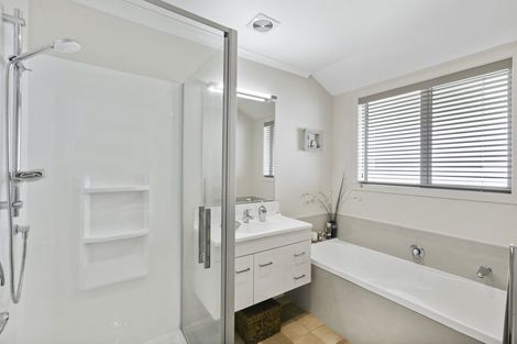 Photo of property in 7 Banks Boulevard, Whitby, Porirua, 5024