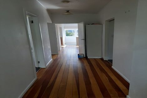 Photo of property in 142 The Ridgeway, Mornington, Wellington, 6021