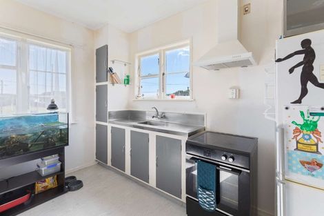 Photo of property in 75 Swiss Avenue, Gonville, Whanganui, 4501