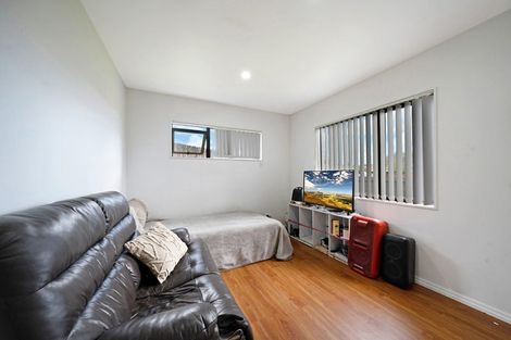 Photo of property in 4a Karepo Crescent, Ranui, Auckland, 0612