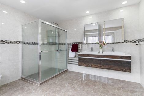 Photo of property in 9 Nathan Close, Somerville, Auckland, 2014