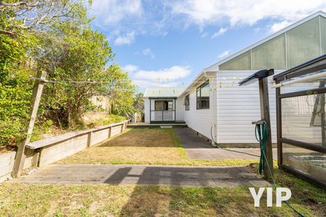 Photo of property in 20 Lyndfield Lane, Newlands, Wellington, 6037