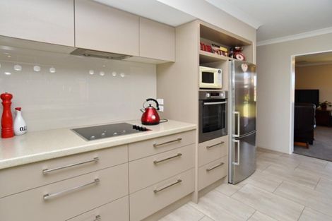 Photo of property in 7 Walnut Way, Rangiora, 7400