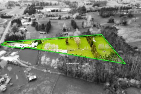 Photo of property in 182 Boord Crescent, Kumeu, 0891