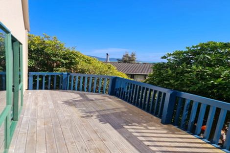 Photo of property in 8 Trig Hill Terrace, Waikanae Beach, Waikanae, 5036