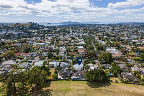 Photo of property in 1/118 Wheturangi Road, Greenlane, Auckland, 1051